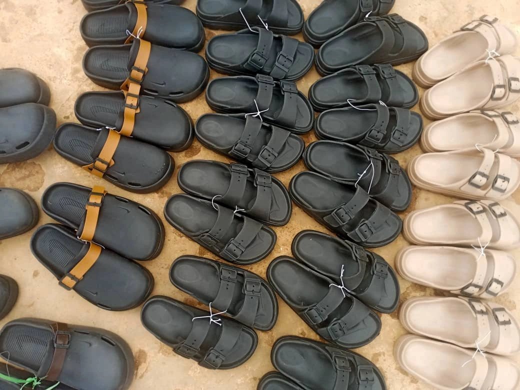 Slides(rubber shoes)