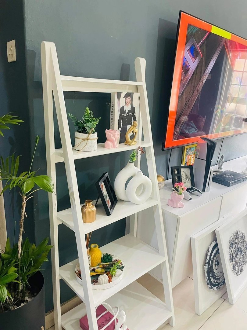 Radder shelf